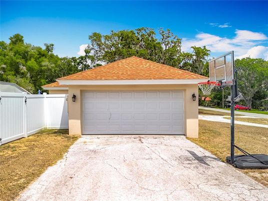 Detached Garage, Exterior