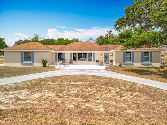 Backyard, Exterior, Facade, Ranch