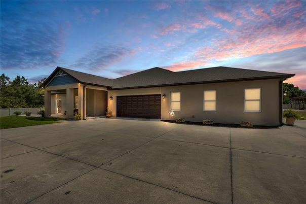 Attached, Exterior, Facade, Ranch