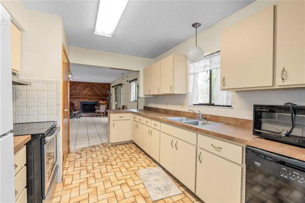 Fireplace, Interior, Kitchen, Pendant Lights