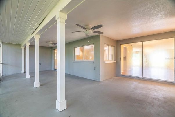 Empty room, Interior