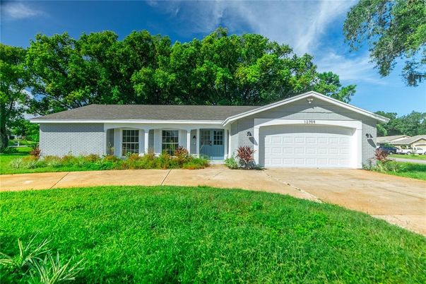 Attached, Exterior, Facade, Ranch
