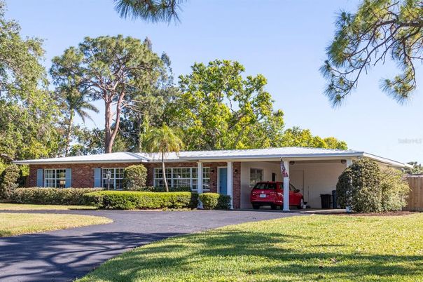 Exterior, Facade, Brick Facade, Ranch