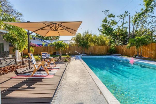 Exterior, Pool