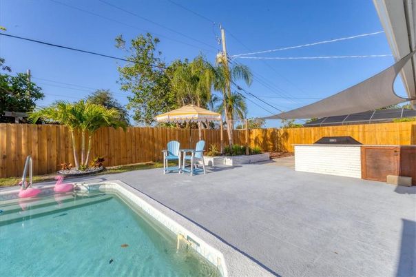 Exterior, Pool