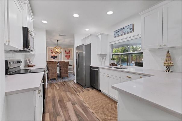 Chandelier, Dining room, Interior, Kitchen, Pendant Lights, Recessed Lighting, Stainless Steel Appliances, Wood Texture Flooring