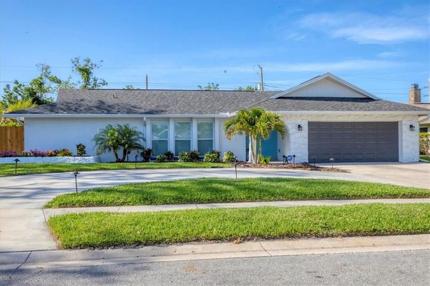 Attached, Exterior, Facade, Ranch