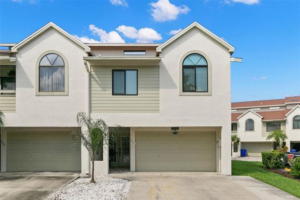 Attached, Exterior, Facade, Mediterranean