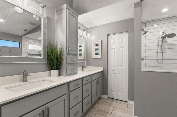 Bathroom, Dual Sink Vanities, Interior, Recessed Lighting
