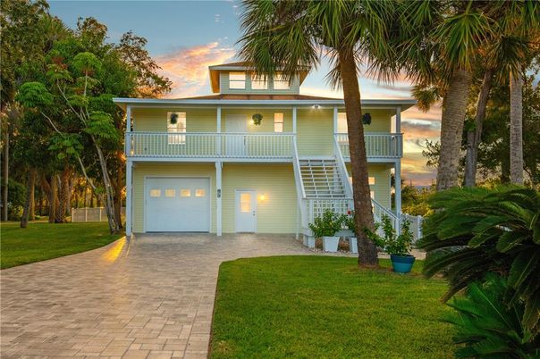 Attached, Backyard, Exterior, Facade, Modern