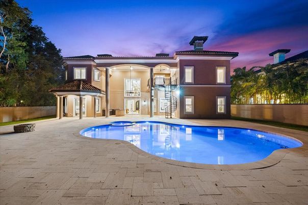 Exterior, Pool