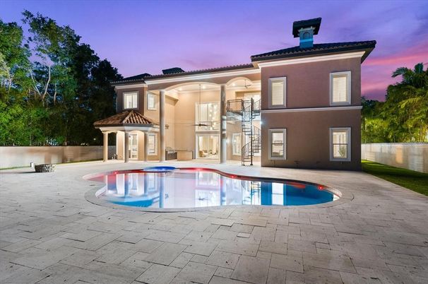 Exterior, Pool