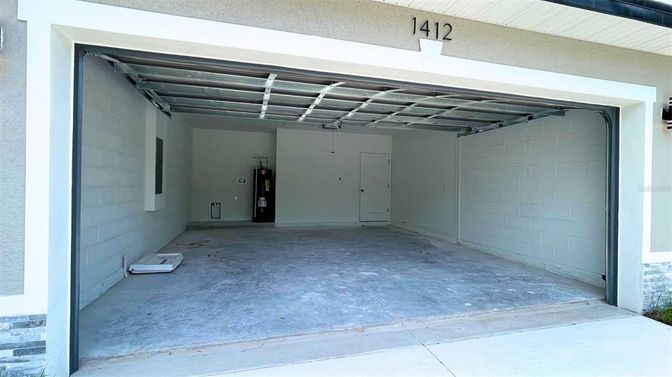 Exterior, Garage