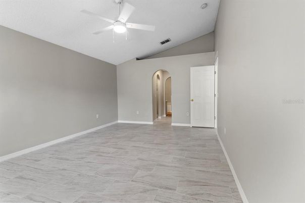 Empty room, Interior