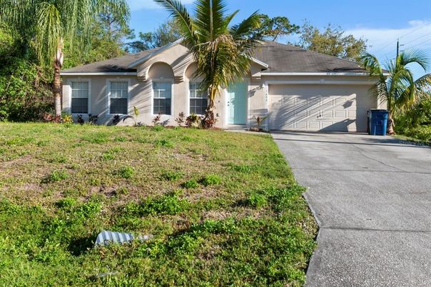 Attached, Exterior, Facade, Ranch