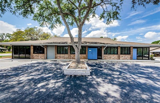 Exterior, Facade, Brick Facade, Ranch