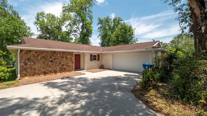 Attached, Exterior, Facade, Ranch