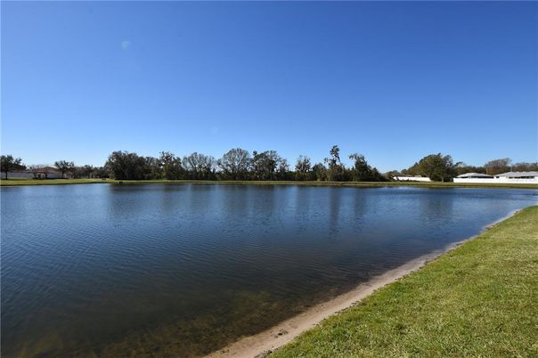 Exterior, Lake
