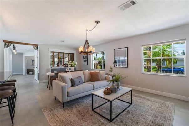 Chandelier, Dining room, Interior, Living room, Pendant Lights