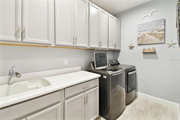 Interior, Washer, Wood Texture Flooring