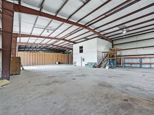Garage, Interior, Wooden Beams