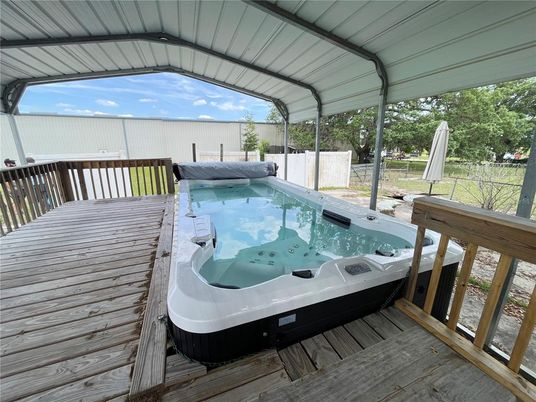 Exterior, Hot Tub