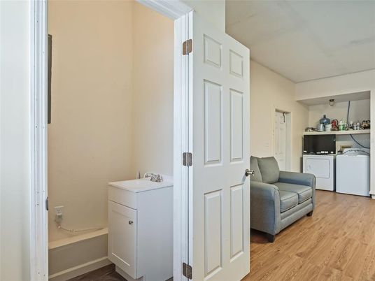 Interior, Washer, Wood Texture Flooring