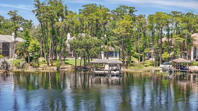 Exterior, Lake