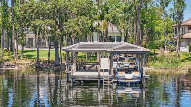 Exterior, Lake