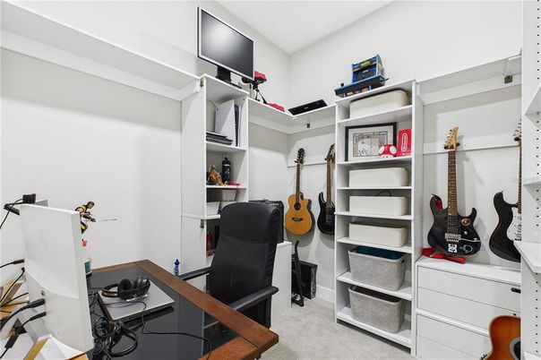 Home Office, Interior