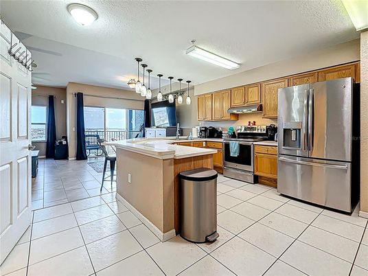 Dining room, Interior, Kitchen, Pendant Lights, Stainless Steel Appliances