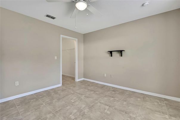 Empty room, Interior