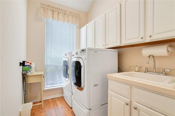 Interior, Washer, Wood Texture Flooring