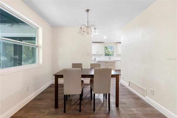 Chandelier, Dining room, Interior, Kitchen, Pendant Lights, Recessed Lighting, Wood Texture Flooring
