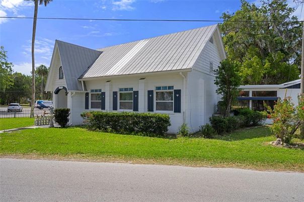 Exterior, Facade, Farmhouse
