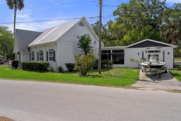 Exterior, Facade, Farmhouse