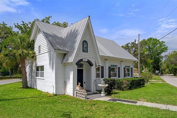 Exterior, Facade, Farmhouse