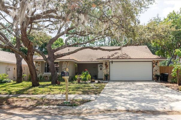 Attached, Exterior, Facade, Ranch