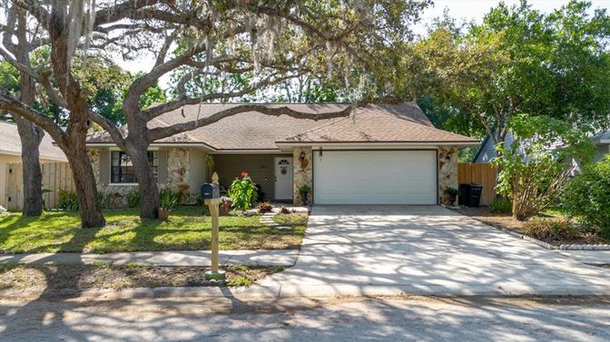 Attached, Exterior, Facade, Ranch