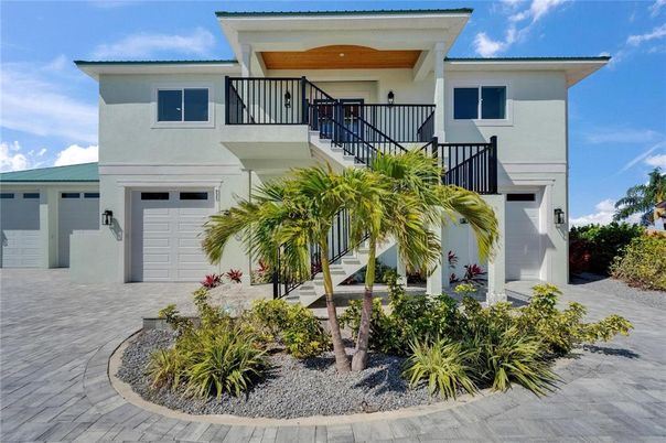 Attached, Exterior, Facade, Modern