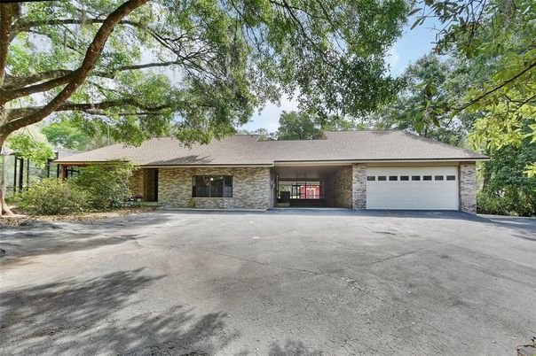 Attached, Exterior, Facade, Ranch