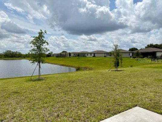 Exterior, Lake