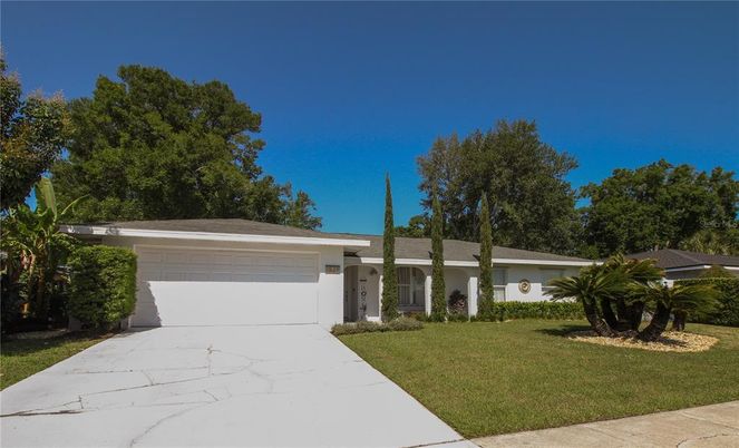 Attached, Exterior, Facade, Ranch