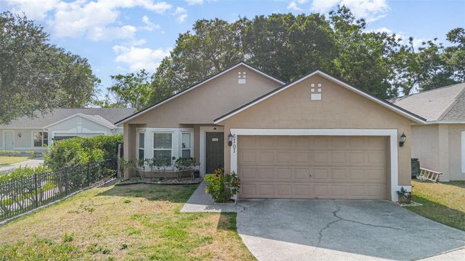 Attached, Exterior, Facade, Ranch