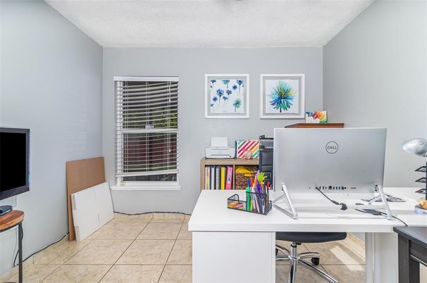 Home Office, Interior