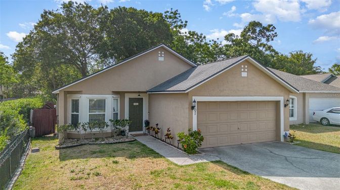 Attached, Exterior, Facade, Ranch