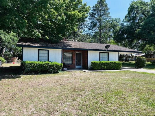 Backyard, Exterior, Facade, Brick Facade, Ranch