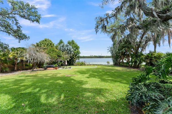 Exterior, Lake