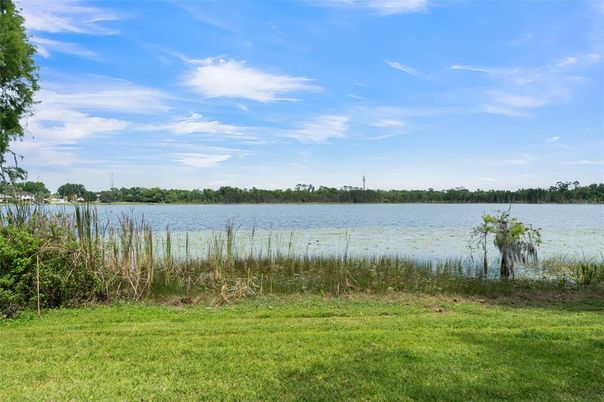 Exterior, Lake