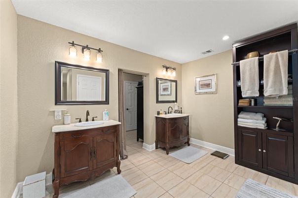 Bathroom, Dual Sink Vanities, Interior, Recessed Lighting